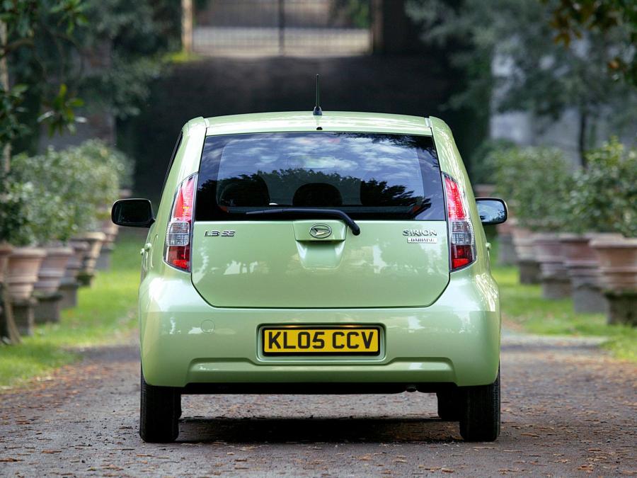  Daihatsu Sirion 2005 года  (UK) (фото 2 из 15)